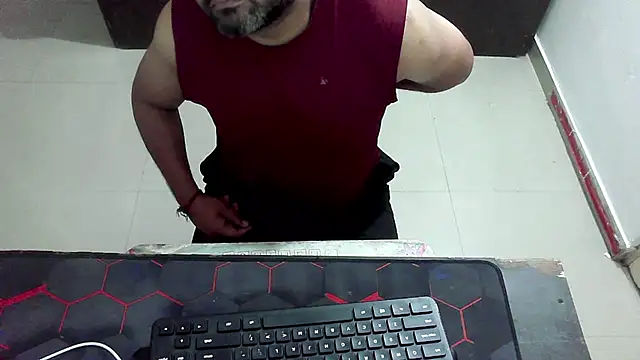 Snapshot of rentarob chatting on 03/06/26, 04:36 rentarob online show from 03/06/26, 04:36