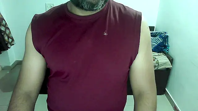 Snapshot of rentarob chatting on 03/08/26, 01:15 rentarob online show from 03/08/26, 01:15