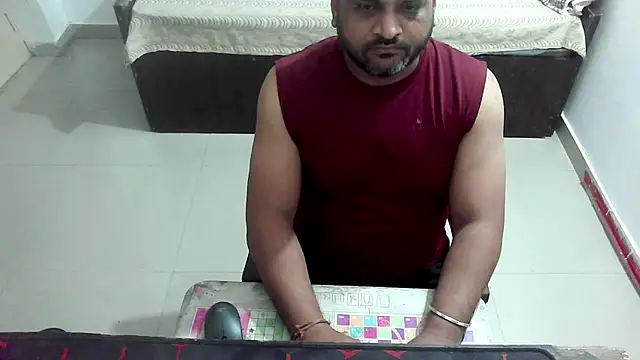 Snapshot of rentarob chatting on 04/05/26, 12:57 rentarob online show from 04/05/26, 12:57