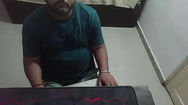 Snapshot of rentarob chatting on 04/11/26, 01:15 rentarob online show from 04/11/26, 01:15