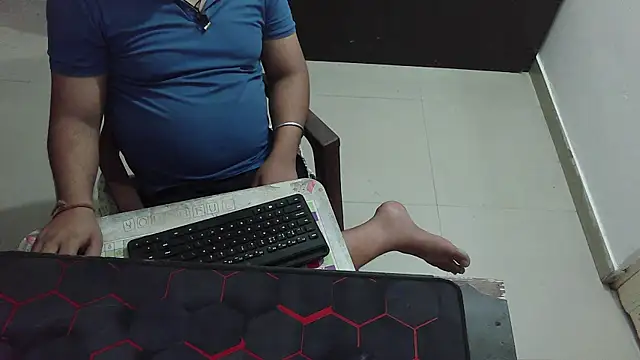 Snapshot of rentarob chatting on 04/16/26, 11:44 rentarob online show from 04/16/26, 11:44