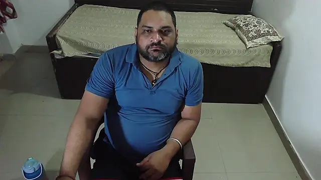 Snapshot of rentarob chatting on 04/17/26, 05:38 rentarob online show from 04/17/26, 05:38