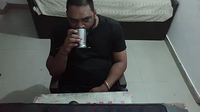 Snapshot of rentarob chatting on 04/19/26, 06:32 rentarob online show from 04/19/26, 06:32