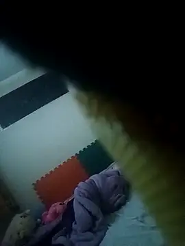 Snapshot of mirran110404 chatting on 10/01/25, 04:13 mirran110404 online show from 10/01/25, 04:13