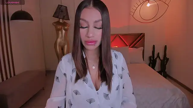 Snapshot of DannaCruz chatting on 12/16/24, 07:00 DannaCruz online show from 12/16/24, 07:00