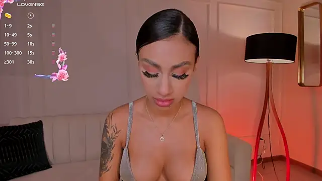 Snapshot of DannaCruz chatting on 02/07/25, 07:27 DannaCruz online show from 02/07/25, 07:27