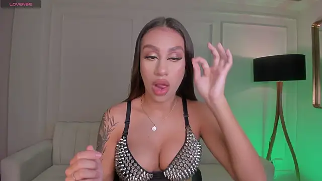 Snapshot of DannaCruz chatting on 03/03/25, 06:44 DannaCruz online show from 03/03/25, 06:44