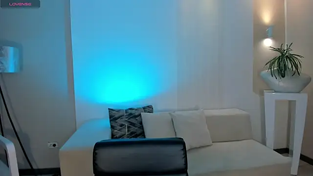 Snapshot of DannaCruz chatting on 03/08/25, 10:43 DannaCruz online show from 03/08/25, 10:43