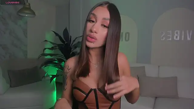 Snapshot of DannaCruz chatting on 03/10/25, 06:56 DannaCruz online show from 03/10/25, 06:56