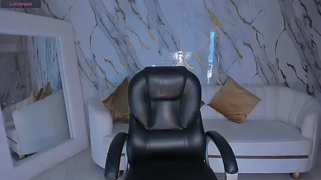 Snapshot of DannaCruz chatting on 10/02/25, 07:21 DannaCruz online show from 10/02/25, 07:21