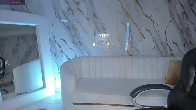 Snapshot of DannaCruz chatting on 10/07/25, 05:43 DannaCruz online show from 10/07/25, 05:43