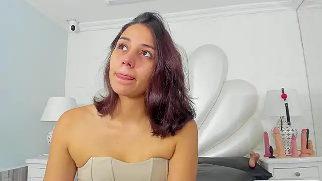 Snapshot of LucianaCarter chatting on 12/18/24, 12:18 LucianaCarter online show from 12/18/24, 12:18