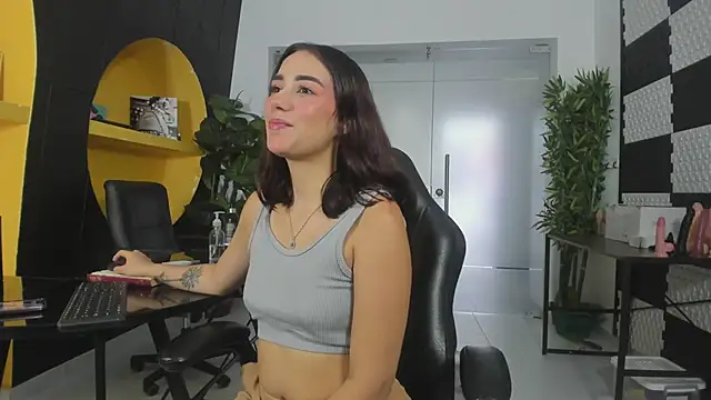 Snapshot of LucianaCarter chatting on 01/22/25, 04:02 LucianaCarter online show from 01/22/25, 04:02