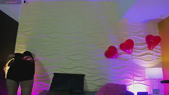 Snapshot of LucianaCarter chatting on 02/16/25, 04:09 LucianaCarter online show from 02/16/25, 04:09