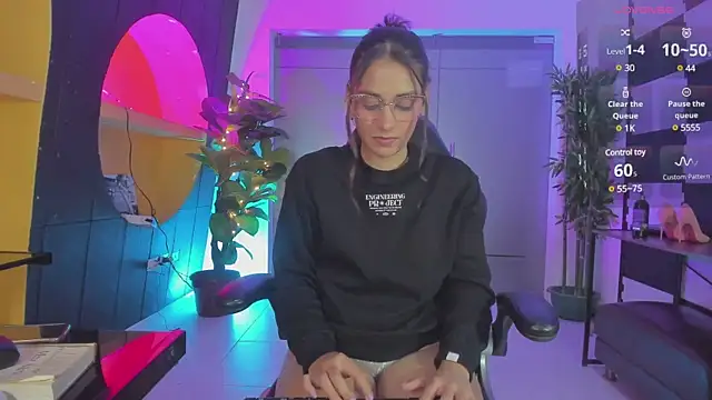 Snapshot of LucianaCarter chatting on 03/11/25, 08:09 LucianaCarter online show from 03/11/25, 08:09