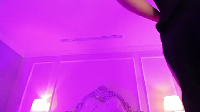 Snapshot of LucianaCarter chatting on 10/16/25, 03:40 LucianaCarter online show from 10/16/25, 03:40