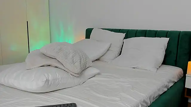 Snapshot of june_desire chatting on 03/14/26, 02:33 june desire online show from 03/14/26, 02:33