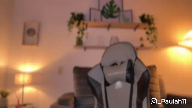 Snapshot of Paulah_x chatting on 10/18/25, 07:47 Paulah x online show from 10/18/25, 07:47