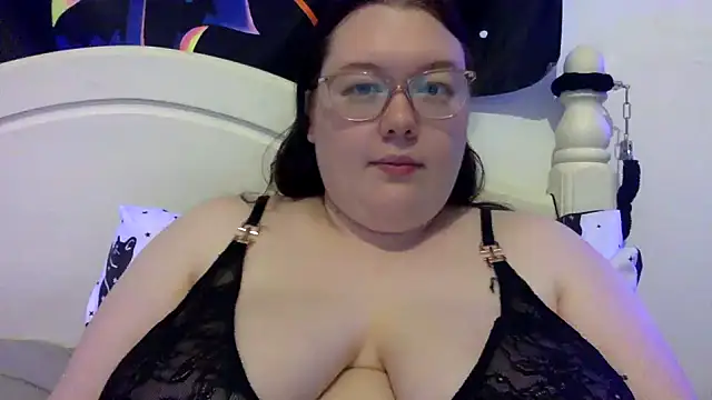 Sexycurvyemilyy online show from 09/20/25, 10:00