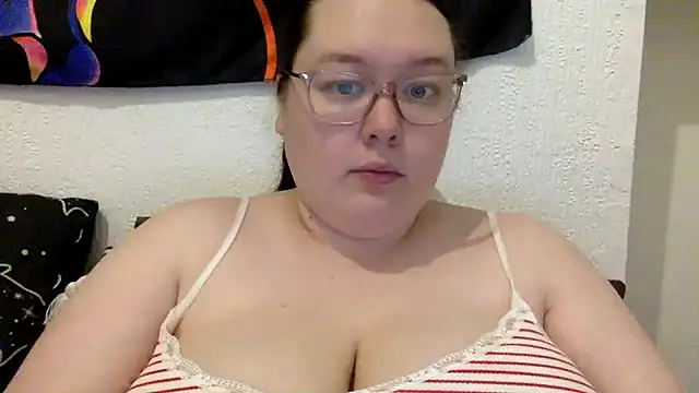 Sexycurvyemilyy online show from 02/06/26, 08:45