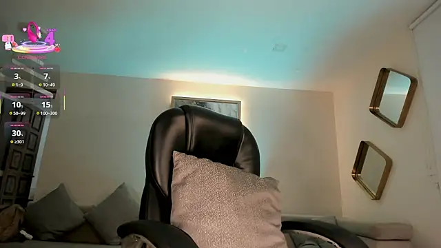 SophiePalmer online show from 10/11/25, 12:04