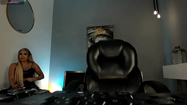 Snapshot of SophiePalmer chatting on 12/21/25, 12:12 SophiePalmer online show from 12/21/25, 12:12