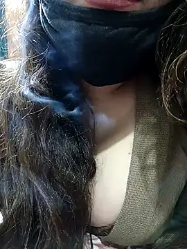 Snapshot of Sexybomb33 chatting on 12/05/24, 07:38 Sexybomb33 online show from 12/05/24, 07:38