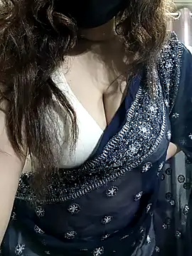 Snapshot of Sexybomb33 chatting on 12/15/24, 01:32 Sexybomb33 online show from 12/15/24, 01:32