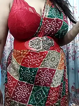 Snapshot of Sexybomb33 chatting on 12/28/24, 08:36 Sexybomb33 online show from 12/28/24, 08:36