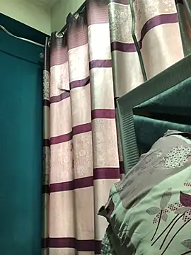 Snapshot of Sexybomb33 chatting on 01/15/25, 06:54 Sexybomb33 online show from 01/15/25, 06:54