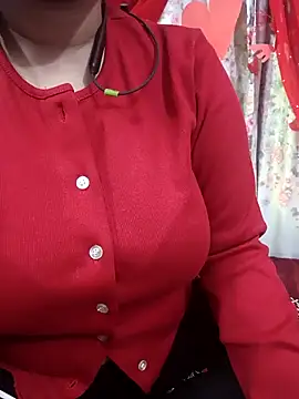 Snapshot of Sexybomb33 chatting on 02/09/25, 04:29 Sexybomb33 online show from 02/09/25, 04:29