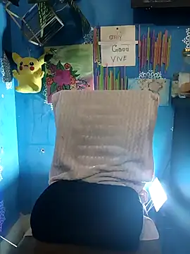 Snapshot of Sexybomb33 chatting on 02/13/25, 01:08 Sexybomb33 online show from 02/13/25, 01:08