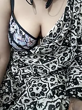 Snapshot of Sexybomb33 chatting on 02/24/25, 12:59 Sexybomb33 online show from 02/24/25, 12:59