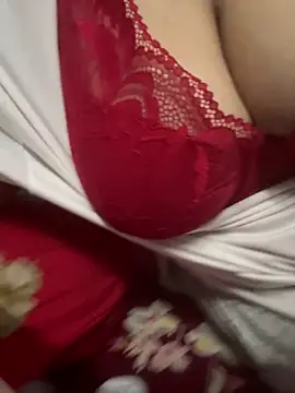 Snapshot of Sexybomb33 chatting on 10/25/25, 12:45 Sexybomb33 online show from 10/25/25, 12:45