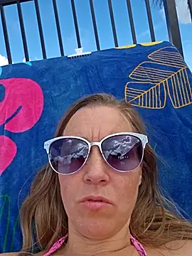 Snapshot of SkyelarSommer chatting on 03/12/26, 04:57 SkyelarSommer online show from 03/12/26, 04:57