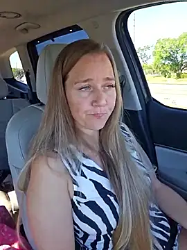 Snapshot of SkyelarSommer chatting on 03/23/26, 02:21 SkyelarSommer online show from 03/23/26, 02:21