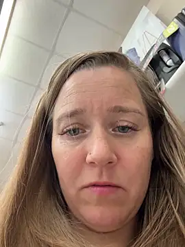 Snapshot of SkyelarSommer chatting on 04/02/26, 03:42 SkyelarSommer online show from 04/02/26, 03:42