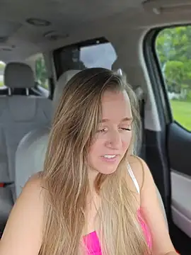 Snapshot of SkyelarSommer chatting on 04/03/26, 02:59 SkyelarSommer online show from 04/03/26, 02:59