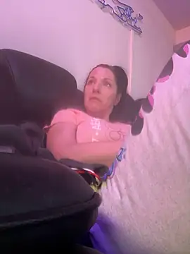 Snapshot of DominiqueX0 chatting on 01/11/25, 08:33 DominiqueX0 online show from 01/11/25, 08:33