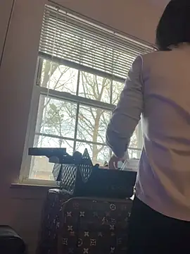 Snapshot of DominiqueX0 chatting on 02/01/25, 01:51 DominiqueX0 online show from 02/01/25, 01:51