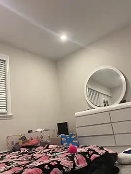 Snapshot of DominiqueX0 chatting on 02/26/25, 11:37 DominiqueX0 online show from 02/26/25, 11:37