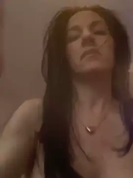 Snapshot of DominiqueX0 chatting on 03/05/25, 03:07 DominiqueX0 online show from 03/05/25, 03:07