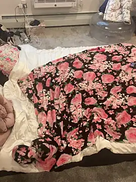 Snapshot of DominiqueX0 chatting on 03/05/25, 08:53 DominiqueX0 online show from 03/05/25, 08:53