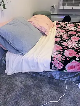 Snapshot of DominiqueX0 chatting on 03/21/25, 04:49 DominiqueX0 online show from 03/21/25, 04:49