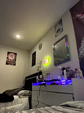 Snapshot of DominiqueX0 chatting on 09/12/25, 03:06 DominiqueX0 online show from 09/12/25, 03:06