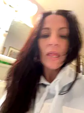 Snapshot of DominiqueX0 chatting on 12/21/25, 06:20 DominiqueX0 online show from 12/21/25, 06:20