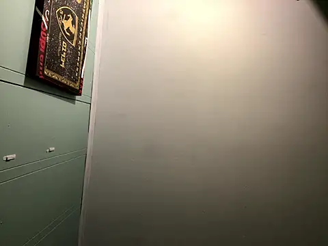 Snapshot of DominiqueX0 chatting on 12/22/25, 01:08 DominiqueX0 online show from 12/22/25, 01:08