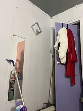 Snapshot of DominiqueX0 chatting on 03/06/26, 01:57 DominiqueX0 online show from 03/06/26, 01:57