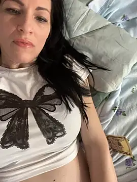 Snapshot of DominiqueX0 chatting on 03/25/26, 01:17 DominiqueX0 online show from 03/25/26, 01:17