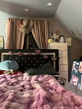 Snapshot of DominiqueX0 chatting on 04/10/26, 04:17 DominiqueX0 online show from 04/10/26, 04:17